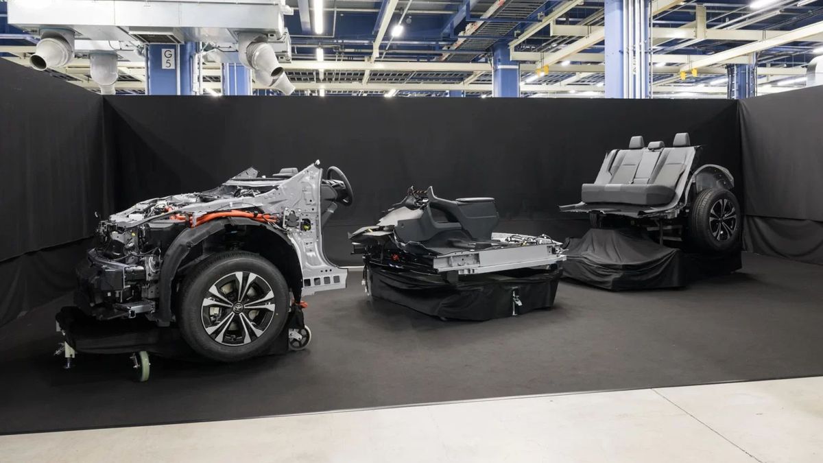 Toyota Next-Gen BEV: Modular Structure and Self-Propelled Assembly Line Concept